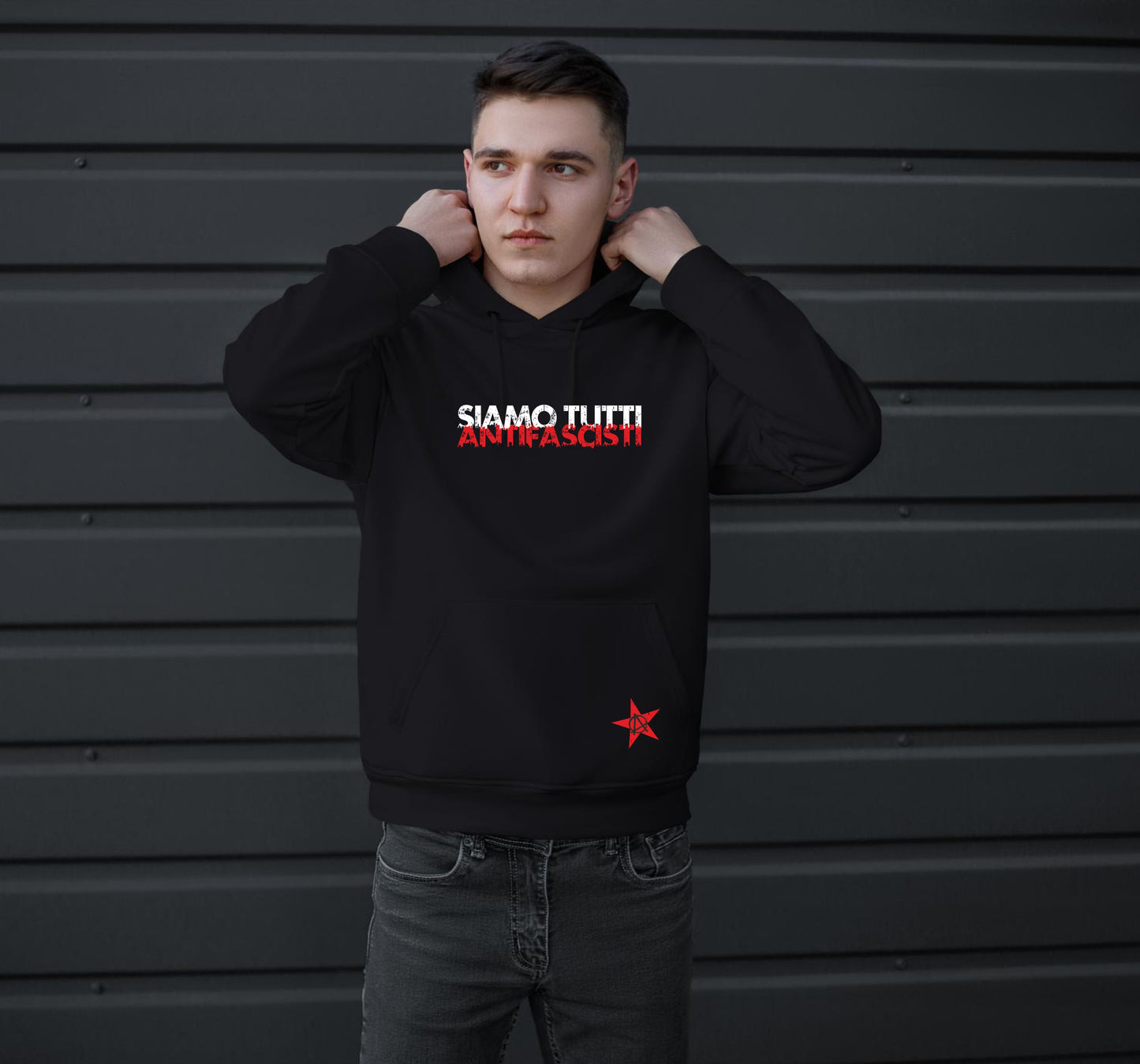 Hoodie "Siamo tutti antifacisti " bedruckt mittels hochwertigem Siebdruck